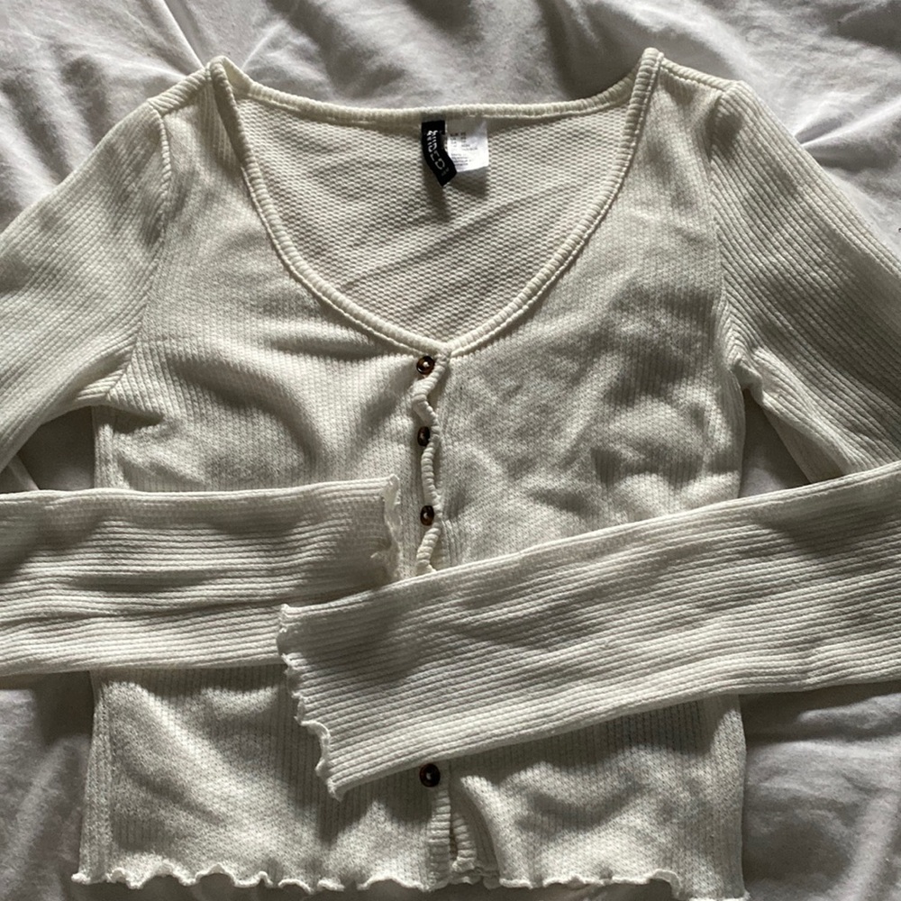 H&M Divided Long Sleeve Crème Colored Cropped shirt Size xs